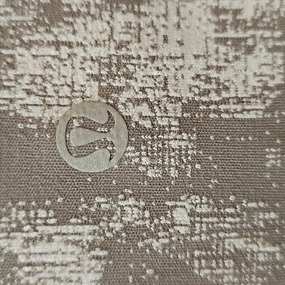 398. Lululemon Wunder Under Scalloped Hem - Picture 6 of 7